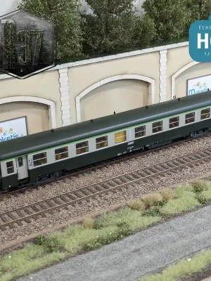 Markenqualität - Voiture voyageurs USI B10t courte bogie Y16 vert/gris SNCF Ep IVb avec éclairage HO R37 42502