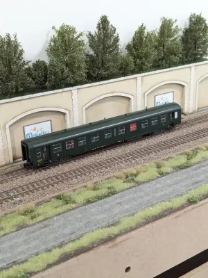 Voiture voyageurs USI Bmyfi longue bogie Y24 verte SNCF Ep III avec éclairage HO R37 42512 | Vorteilspreis