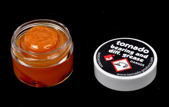 Jetzt verfügbar | Tornado Graisse orange 25ml J17003/25