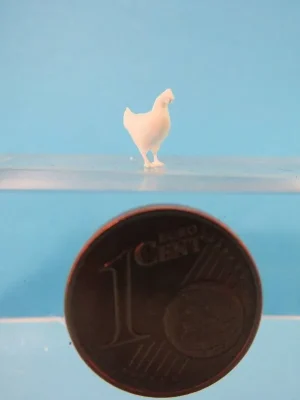 Neuheit | Klingenhöfer Miniaturen 0-TH03-2 - Huhn weiss einfarbig H ca. 0,8 cm (1 45)
